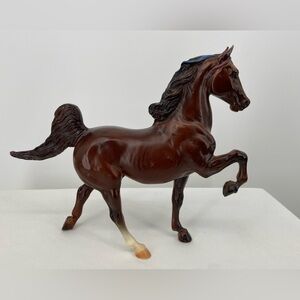 Breyer Horse Model USA, 52 Commander five gaiter saddlebred light sorrel‎
